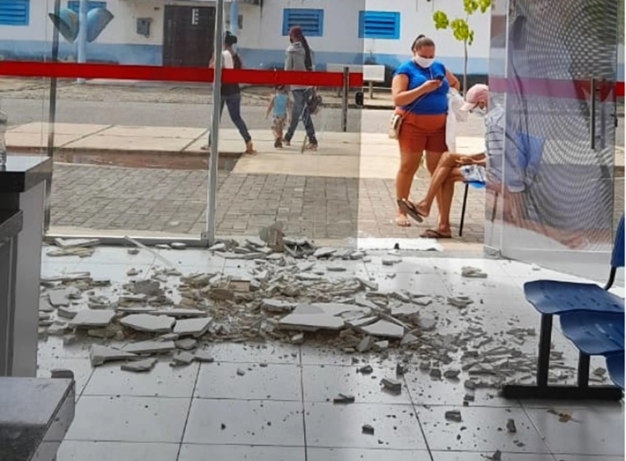 Teto da UBS de cidade do Piauí desaba sobre pacientes 4 meses após inauguração