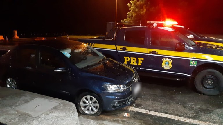 PRF recupera na BR 343 veículo roubado que estava sendo usado para a prática de crimes