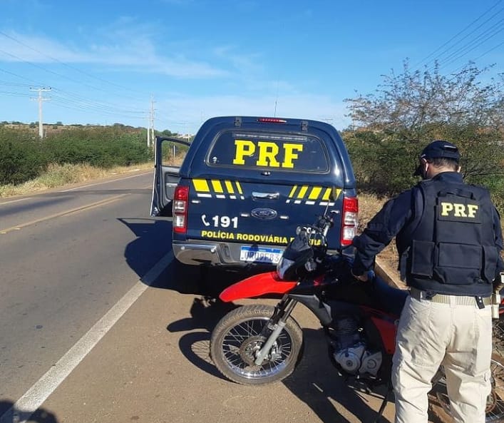 PRF prende mulher por receptação e uso de documento falso em Picos