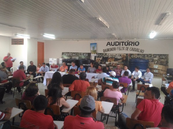 Prefeitura de Monsenhor Gil realiza entrega de kits de irrigação