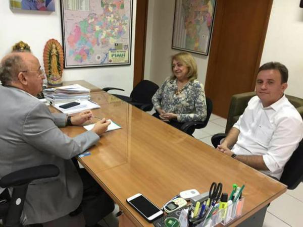 Prefeito Junior Bill e vereadora Fátima reivindicam recursos ao Dep. Federal Julio César
