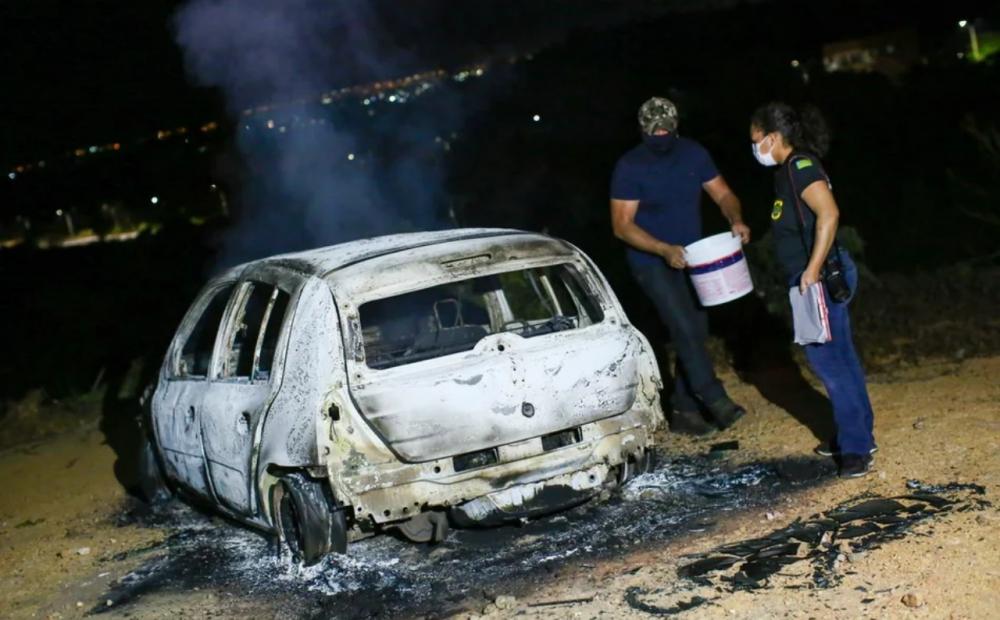 Homem é executado e tem corpo carbonizado dentro de carro em Teresina