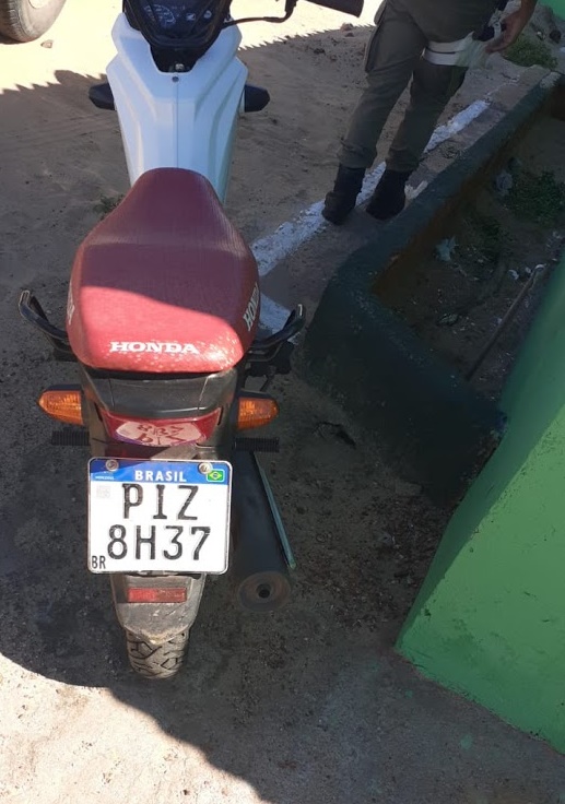 Polícia Militar recupera moto roubada 