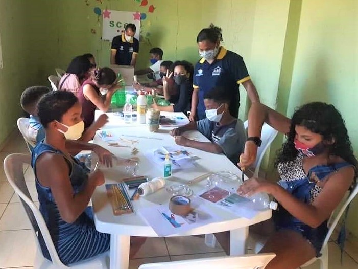 Assistência Social realiza oficina de confecção de brinquedos com materiais recicláveis 