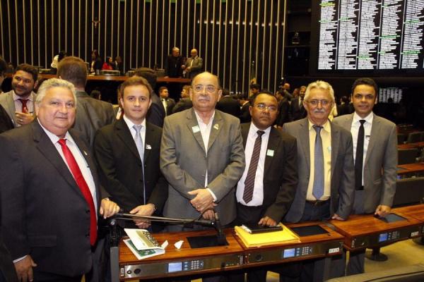 Prefeito Junior Bill participou de mobilização em Brasília que liberou R$ 2 bilhões aos municípios 