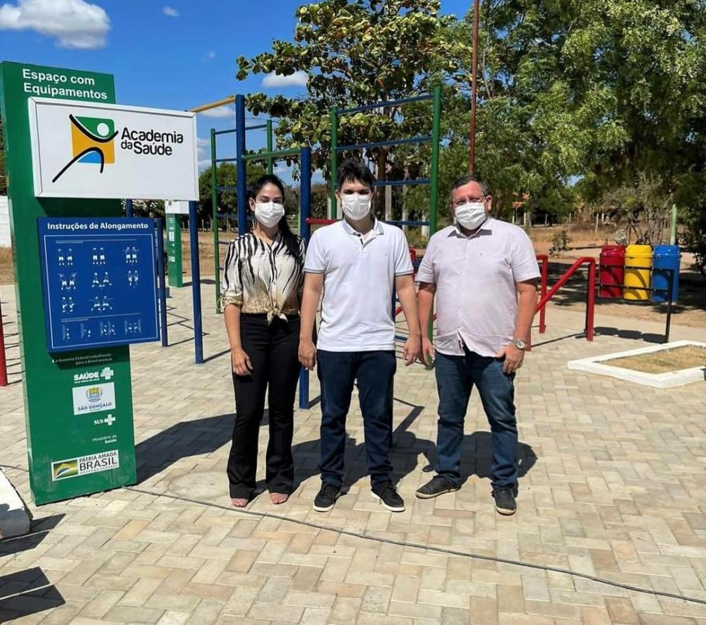Prefeito Júnior Ribeiro visita obra de conclusão de Academia de Saúde na zona rural de São Gonçalo