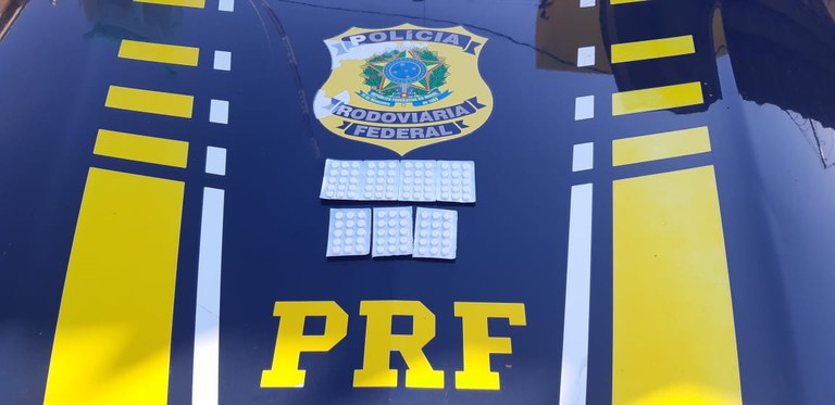 PRF autua caminhoneiro por estar portando anfetaminas para consumo na BR 316