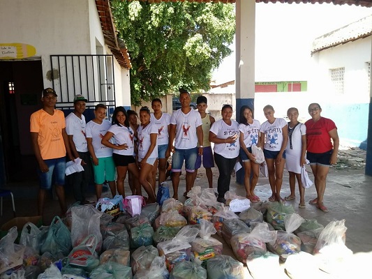 Escola estadual Manoel Teixeira arrecada 50 cestas básicas para doação em São Pedro do Piauí