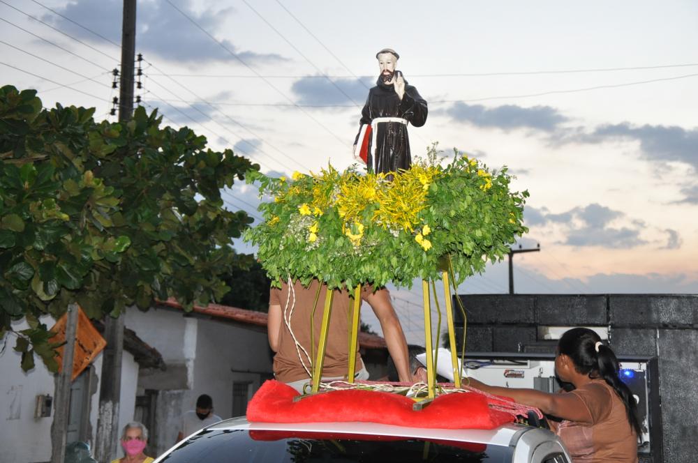 Procissão marca encerramento dos festejos de São Francisco das Chagas em Hugo Napoleão