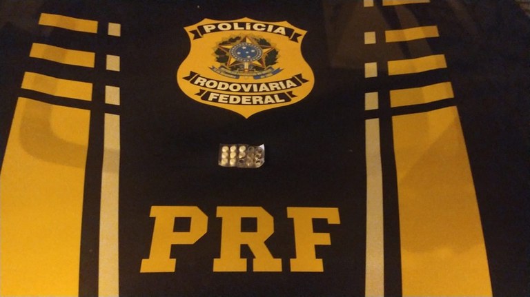 PRF autua homem por estar portando anfetaminas para consumo na BR 316 
