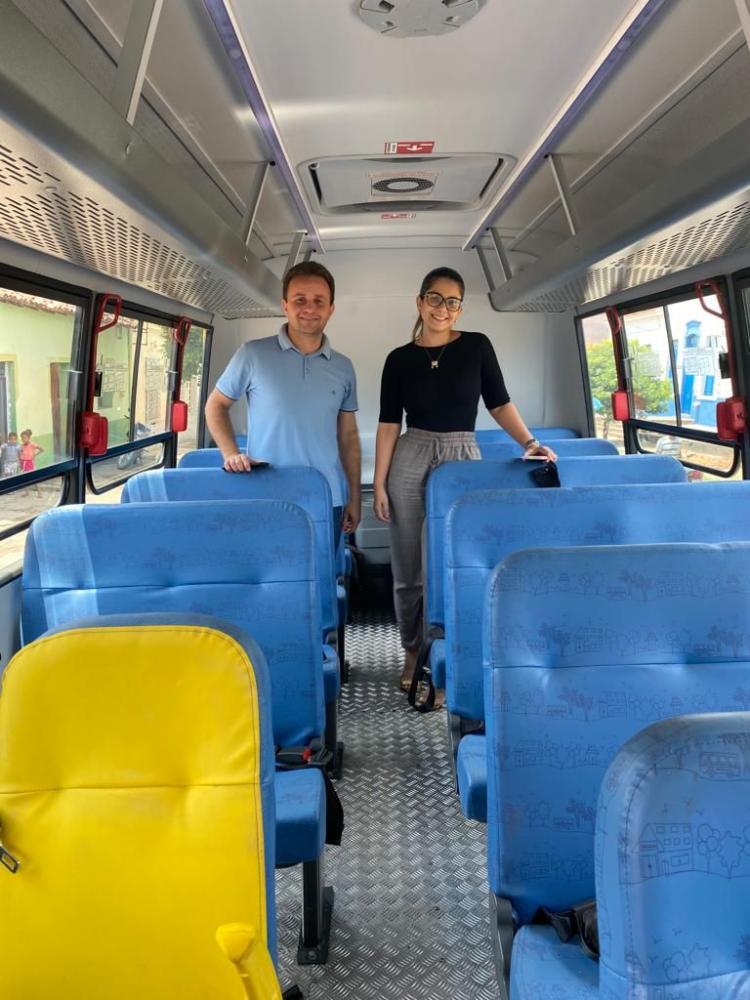 São Pedro do Piauí recebe ônibus escolar com acessibilidade para rede municipal de ensino