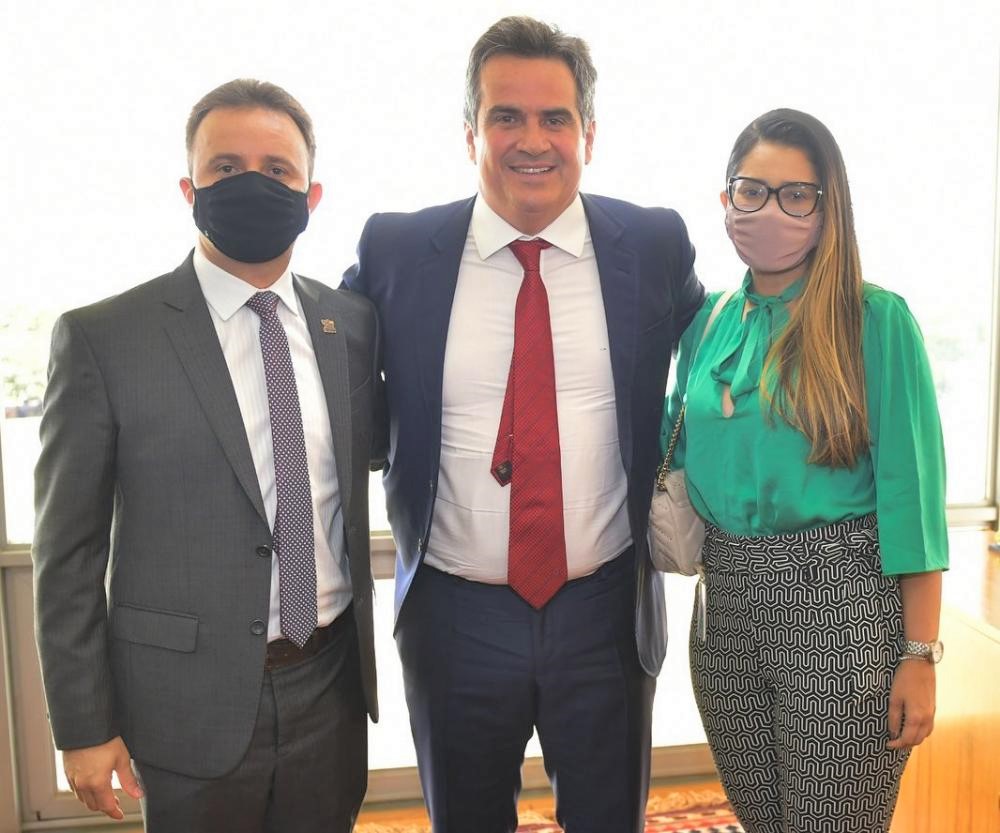 Prefeito Júnior Bill e primeira-dama Thaysa Léda viajam à Brasília e conseguem recursos para São Pedro 