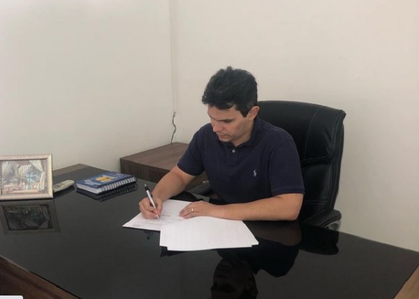 Prefeito de São Gonçalo antecipa salário de servidores públicos municipais