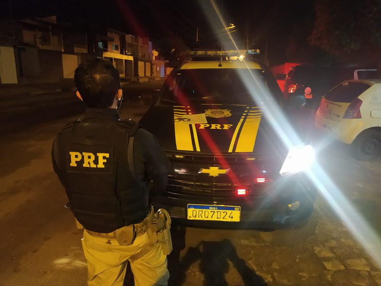 PRF prende homem por corrupção ativa em Picos