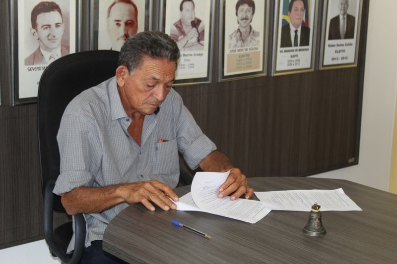 Prefeito Gil Paraibano convoca aprovados no último concurso público de Picos