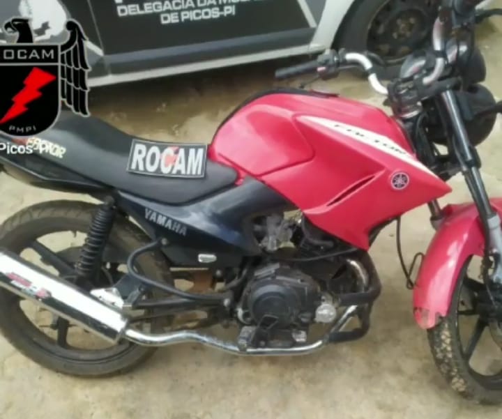 Rocam apreende motocicleta com restrição de roubo e furto em Picos