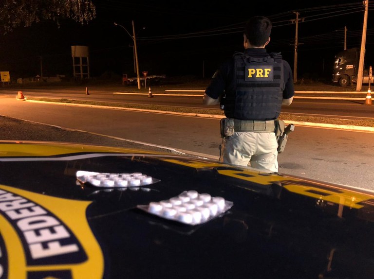 PRF autua caminhoneiro por estar portando 30 unidades de anfetaminas para consumo na BR 316