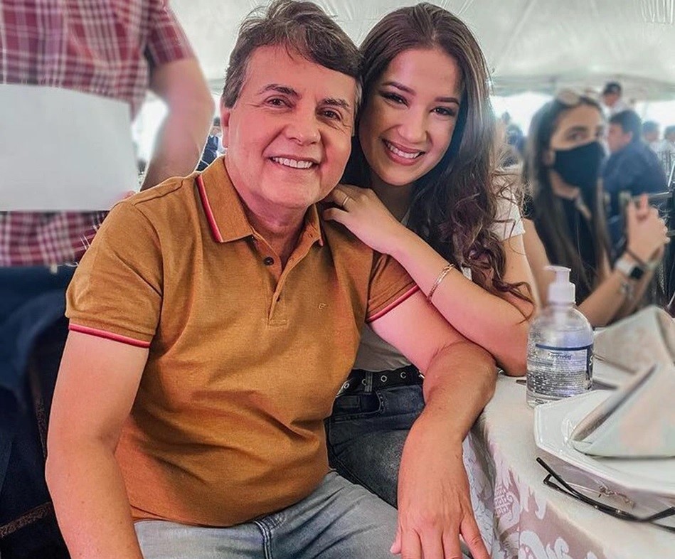 Namorada do prefeito de Monsenhor Gil rebate críticas sobre traição