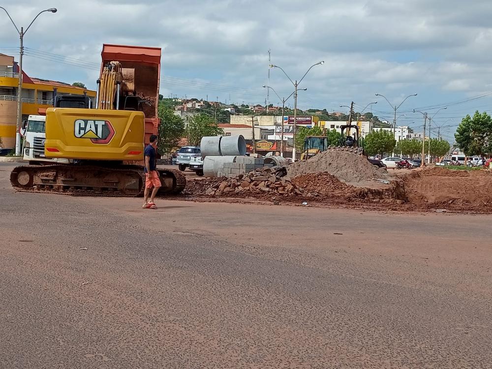 Prefeitura de Picos interdita ruas de acesso ao Hospital Regional Justino Luz para realização de obras