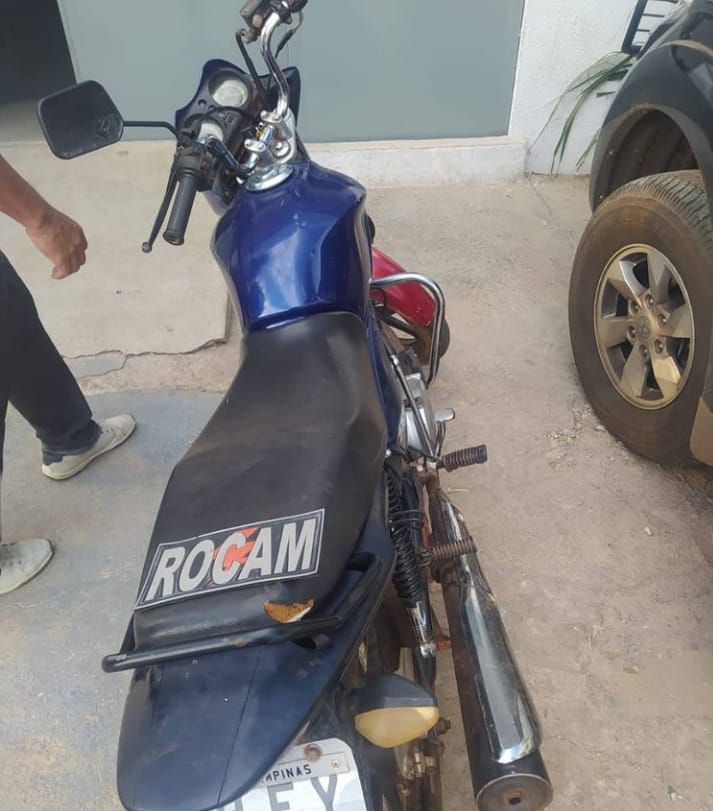 Motocicleta com sinais de adulteração e o chassis picotado é recuperada em Picos