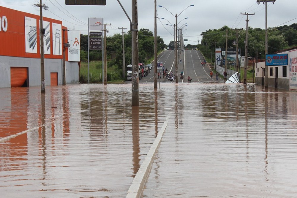 Prefeito de THE anuncia comitê para monitoramento de áreas com risco de alagamento