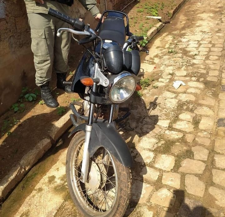 Polícia Militar recupera motocicleta furtada em supermercado em Picos
