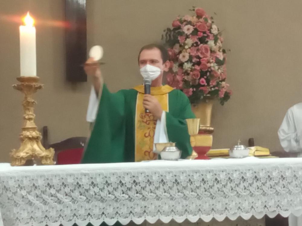 Padre Sebastião Santos celebra última missa como pároco da Paróquia São Francisco de Assis, em Picos