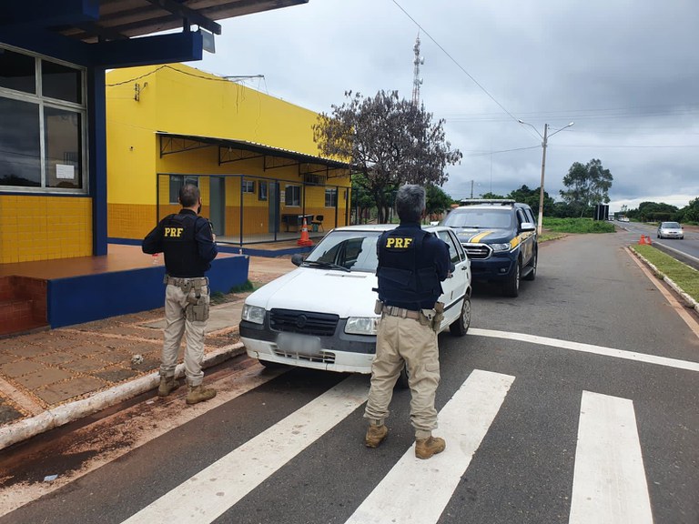 Veículo furtado há 5 anos em Salvador/BA é recuperado pela PRF em Picos