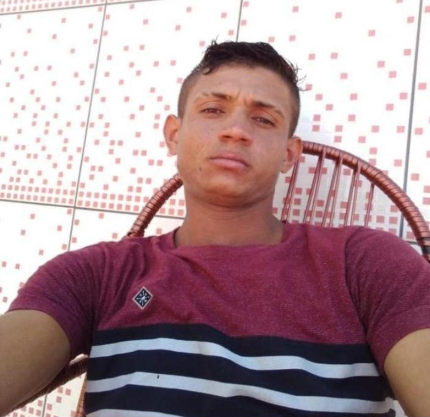 Colisão entre moto e Hilux deixa jovem de 24 anos morto em Picos