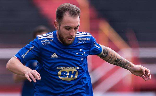 Cruzeiro vence e assume a ponta do Mineirão