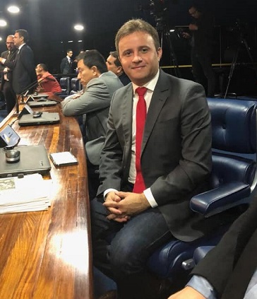 Prefeito de São Pedro do Piauí assegura reajuste salarial de 34% dos professores