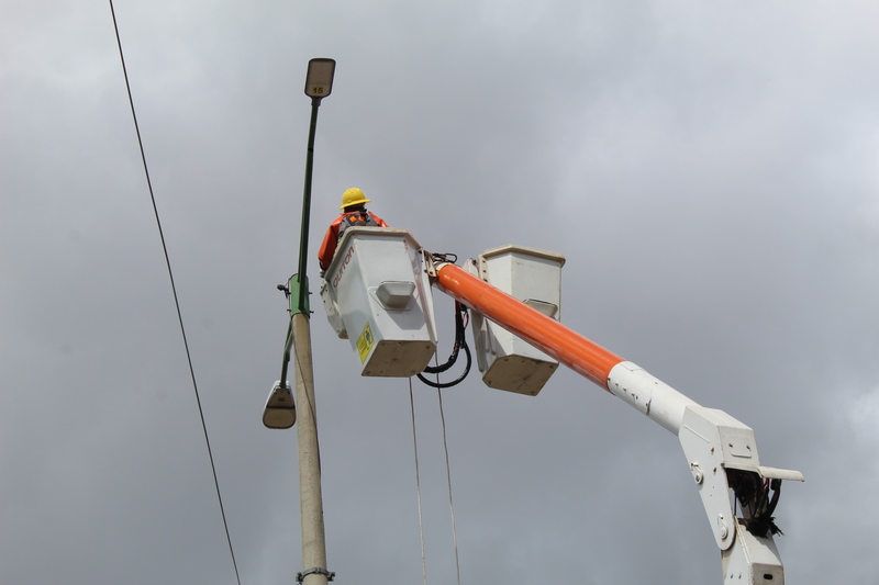 Prefeitura de Picos realiza troca e reposição de lâmpadas de LED em diversos pontos da cidade