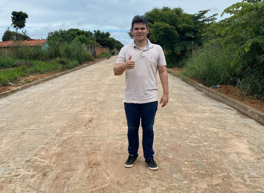 São Gonçalo/PI: Prefeito Junior Ribeiro visita conclusão em obra de calçamentos em ruas do município