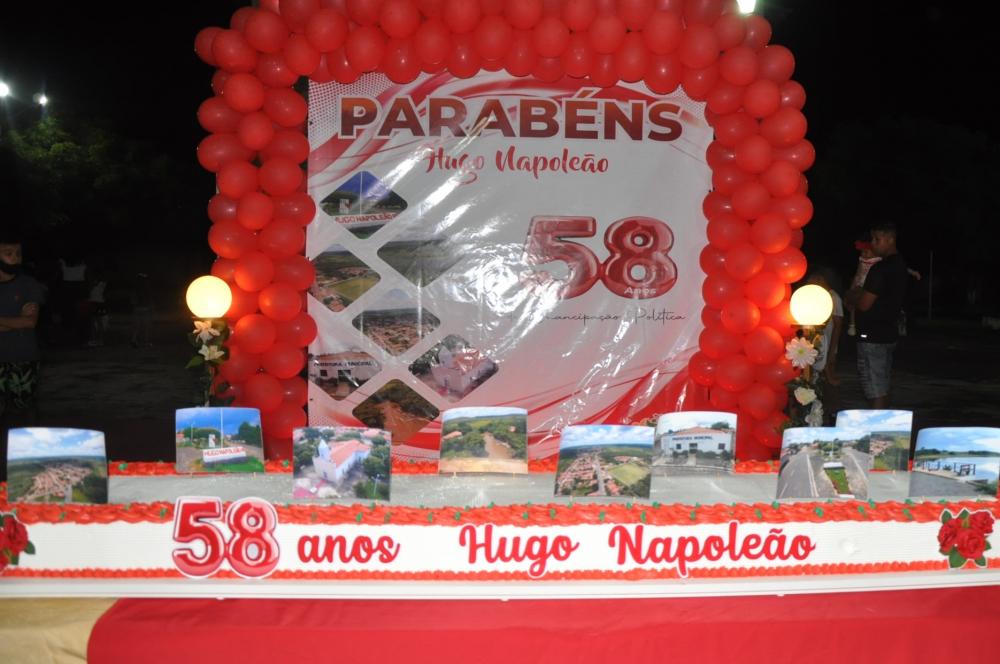 Missa, corte do bolo e queima de fogos marcam comemorações do 58º aniversário de Hugo Napoleão