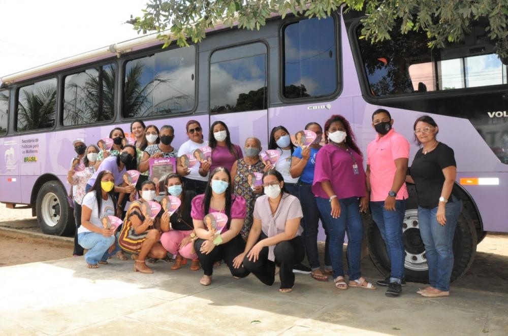 Mulheres são beneficiadas em ações do Ônibus Lilás na zona rural de Hugo Napoleão