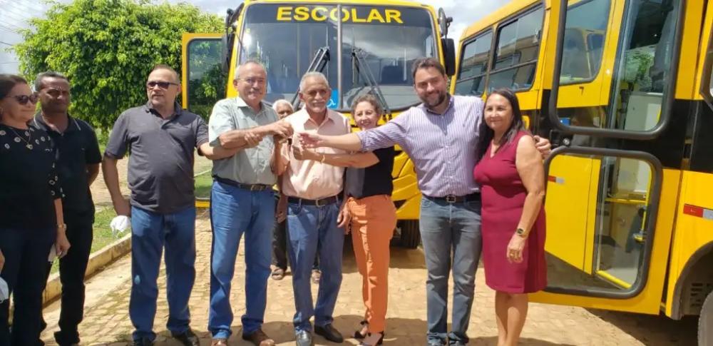 Município de Olho D’água/PI é contemplado com dois ônibus escolares e mais um veículo para saúde
