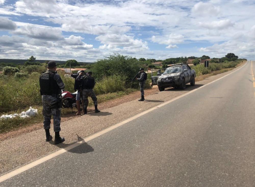 Polícia Militar intensifica policiamento na BR-407 após crimes de sequestro-relâmpago
