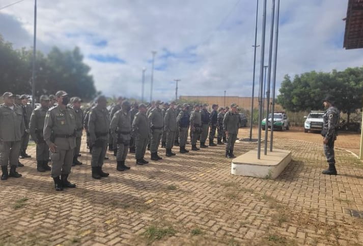 4º BPM de Picos realiza formatura para homenagear os policiais militares pelos serviços prestados