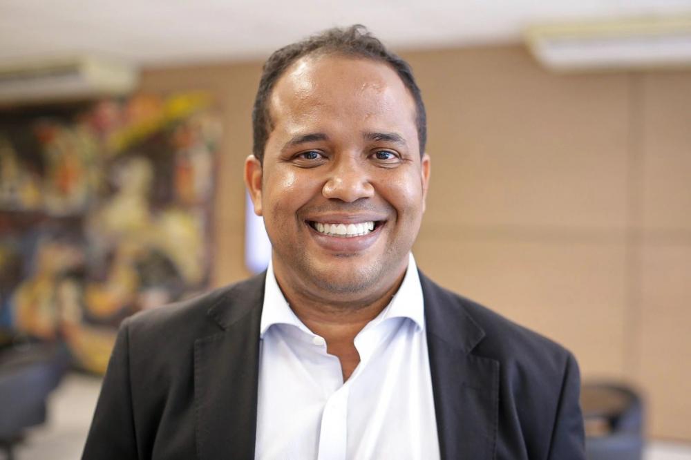 Enzo Samuel forma consenso para ser eleito presidente da Câmara