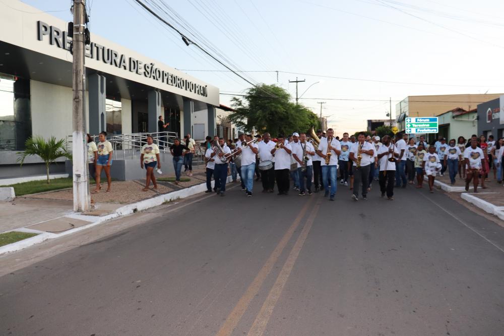 Tradicional Alvorada abre as festividades religiosas e culturais em São Pedro do Piauí