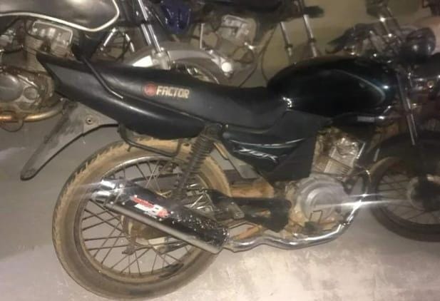 Motocicleta com restrição de furto/roubo é recuperada pela PM em Picos
