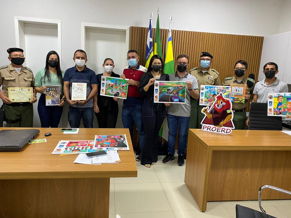 Júnior Bill reuniu-se com o Comando de Polícia Comunitária para conhecer o PROERD