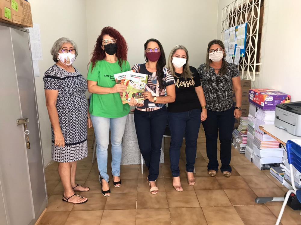 SEME realiza entrega de Livros do Alfabetização na Idade Certa para todos os gestores das Escolas Municipais