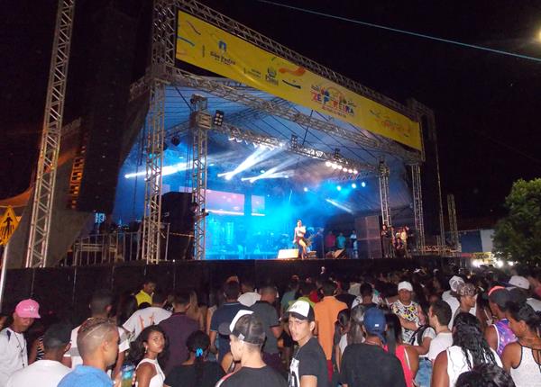 Babado Novo encerra Zé Pereira de São Pedro do Piauí com mega show 
