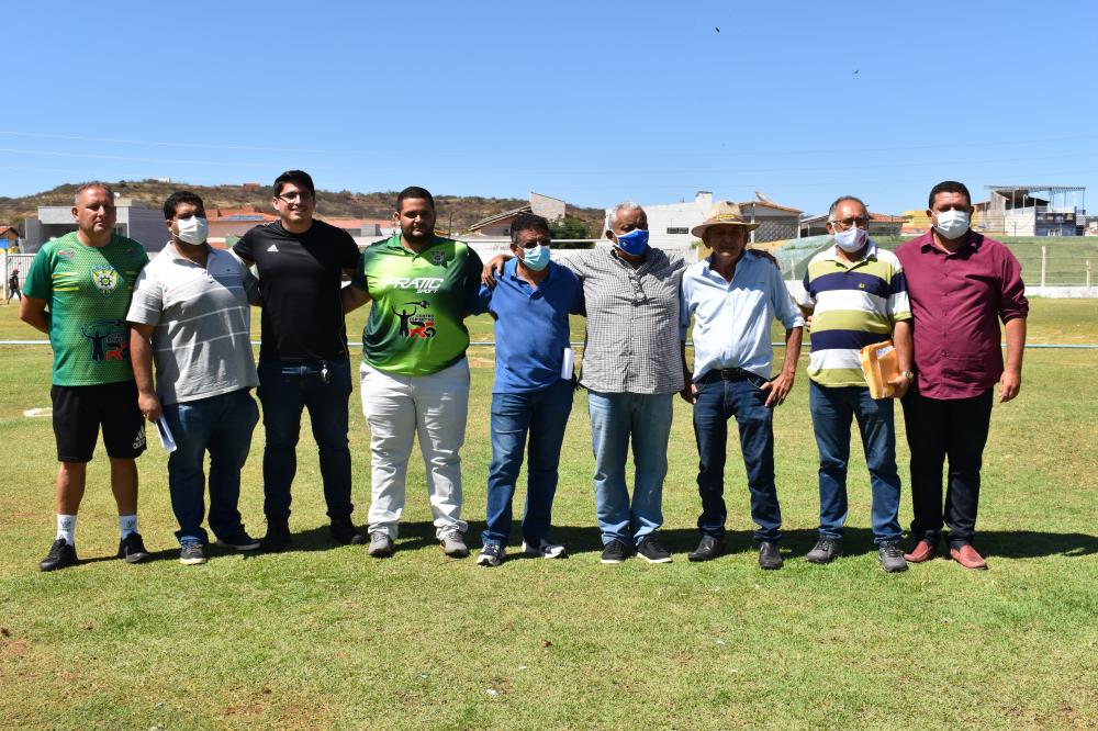 Prefeito de Picos, Gil Paraibano, recebe Delegação da Federação Piauiense de Futebol no Estádio Helvídio Nunes