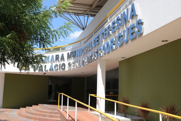 Câmara de Teresina aprova projeto que impede concursos aos sábados
