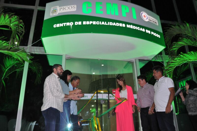 Prefeitura de Picos inaugura CEMPI, em prédio moderno, oferecendo dez especialidades médicas e exames
