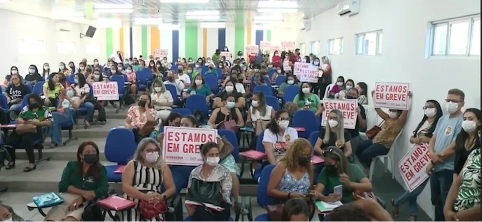 Professores municipais de Teresina suspendem greve após 214 dias