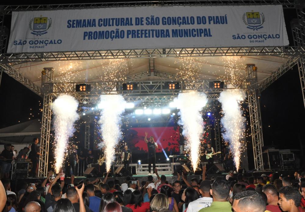 Shows de Avine Vinny, Felipe Santos e Leylianne Monteiro encerra festejos de São Gonçalo do Piauí; imagens