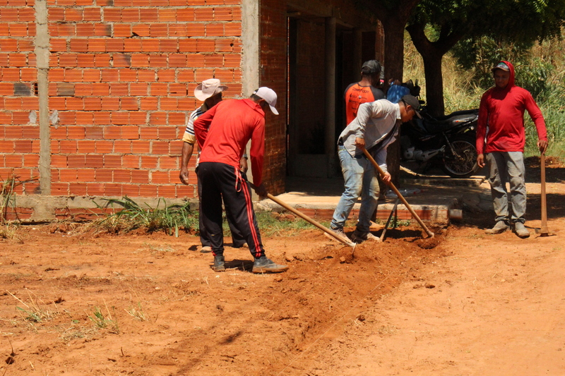 Secretaria de Obras realiza reestruturação de ruas e limpeza no bairro Belo Norte em Picos